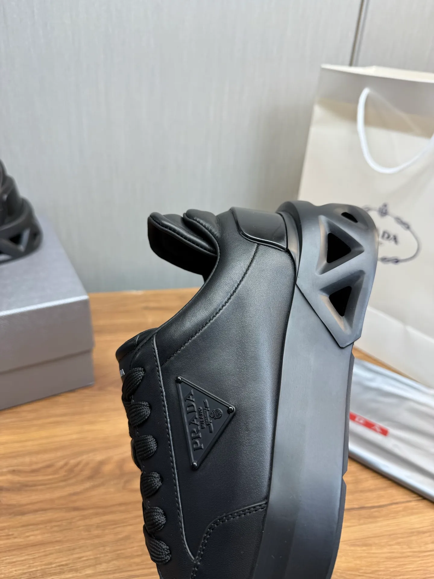 Men's shoes 💰660💰 [PRADA] Men's shoes are popular in the counter, high-quality shipments ✔️Official website synchronization, original imported cowhide + cowhide lining, 1⃣️ratio 1⃣️reproduction, original sole, 38-45